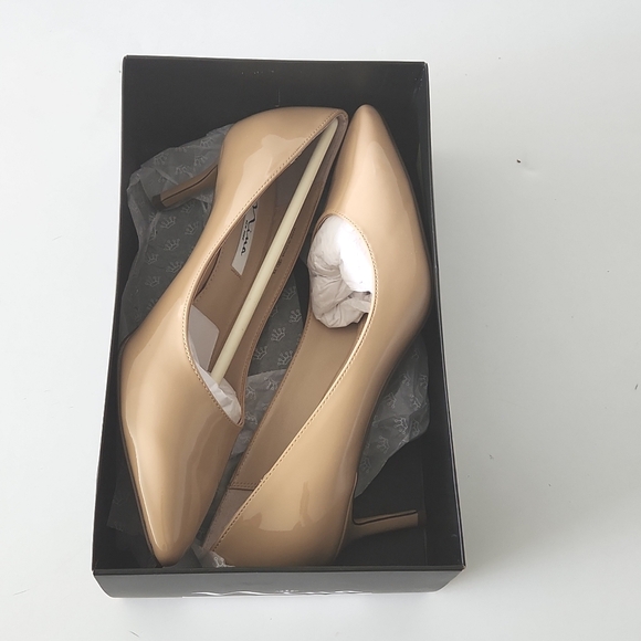 NINA60 LATTE PATENT LEATHERETTE MID-HEEL CLASSIC PUMP - Picture 5 of 5